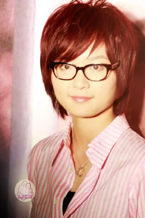 周笔畅现在戴的眼镜是什么牌子?