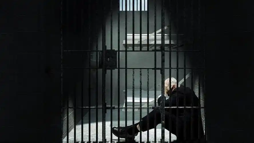 囿于经济形势下行的大背景,裁员,紧缩,减支等关键词跳跃在互联网公司