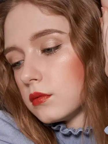 腮红大赏深秋的流行妆容必选都在这