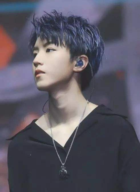 并且王俊凯出出了名的有礼貌,更是许多年轻