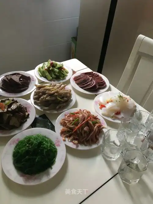 好久没做菜,今天家里来了客人,辛苦一早得成果,看看这颜色_高丽!