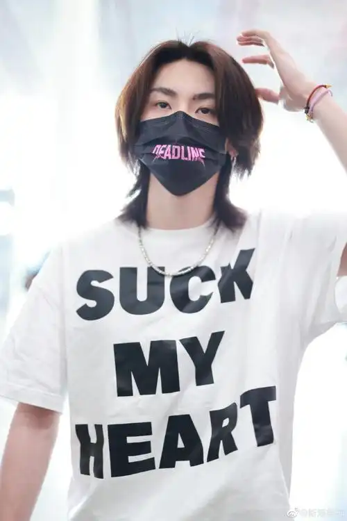 小鬼王琳凯超话#街拍时刻#2023/05/28@小鬼-王琳凯最新机场街拍