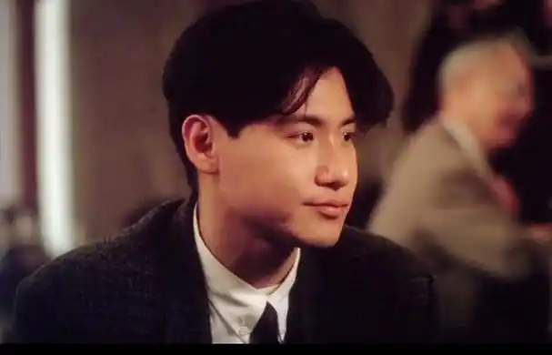 歌神张学友,62岁一字马,又唱又跳,网友叹到:越老越酷