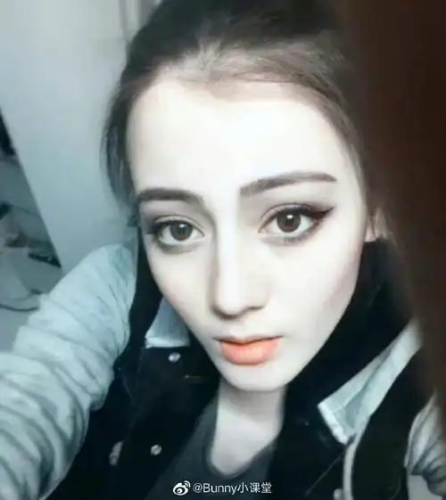 迪丽热巴早期自拍