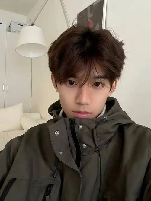 提升颜值的9款男生发型