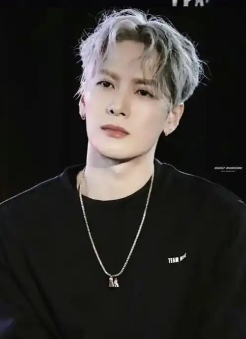 看了宁艺卓的"谄媚",才知道王嘉尔,宋雨绮有多不容易!