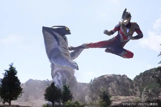 特利迦剧场版最新剧照,阿尔法形态 贝贝魔剑,特利迦激战加佐特