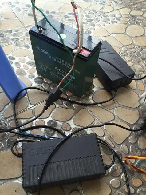 1,不要长时间给电动车充电,电池老化要及时更换;2,不要私自改装电池