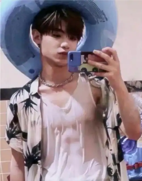 反正我已经沦陷了#我的宝藏男孩黄明昊  #justin黄明昊  #腹肌