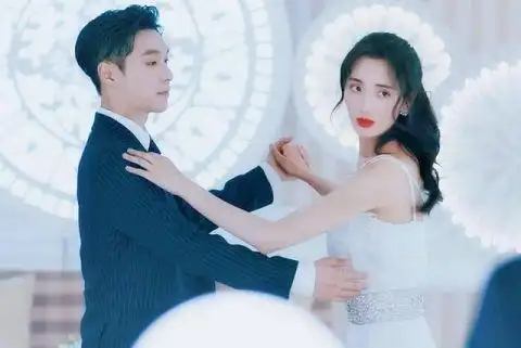 张艺兴和郑秀晶上演跨国爱情喜剧电影这部电影已杀青三年