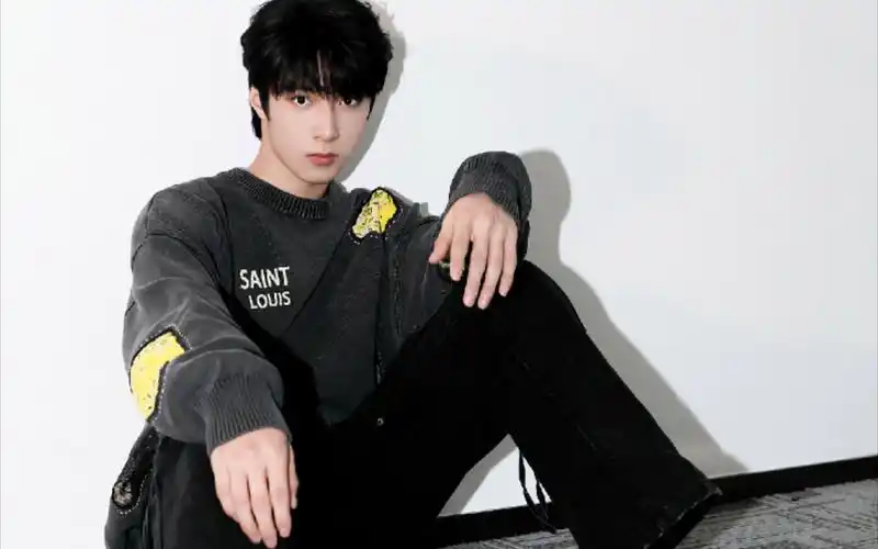 【刘耀文】耀文的大长腿啊,我的手机屏幕已经装不下了