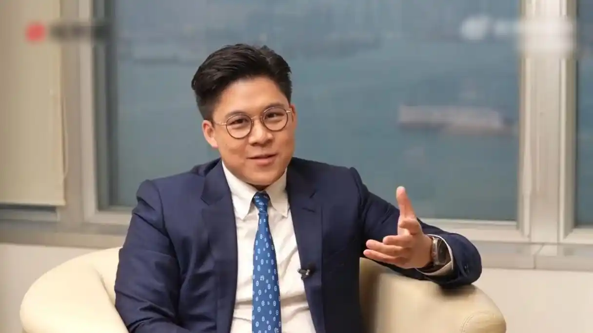 霍启刚:不要以"过来人"的身份局限年轻人