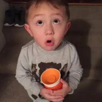 可爱搞怪萌娃头像微信帅气小男孩别追公交了追我吧