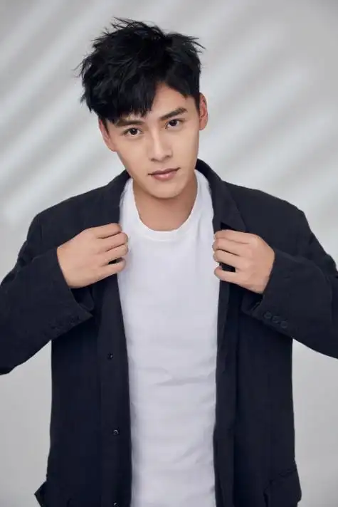 青春剧奋斗吧少年引爆夏日运动系男孩朱致灵热血开球