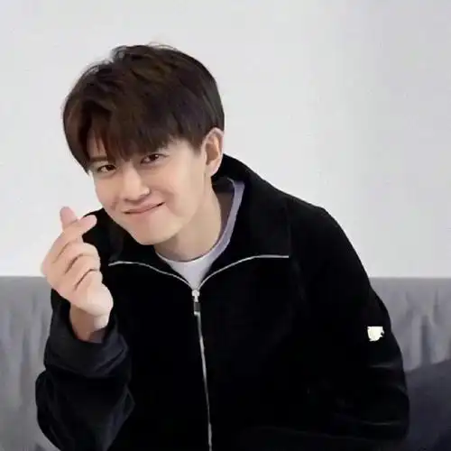 超哥比心合集第一发任嘉伦爱你哟