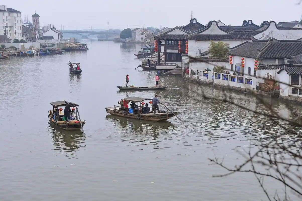 长荡湖水街一日游攻略  行程亮点:  1. 探访江南水乡的独特韵味  2.