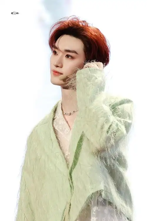 #丁程鑫叁重楼暨出道四周年演唱会##今日星拍放送##丁程鑫在演唱会上