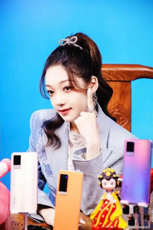 硬糖少女303希林娜依高出席vivo蓝动夏日活动给vivos9代言