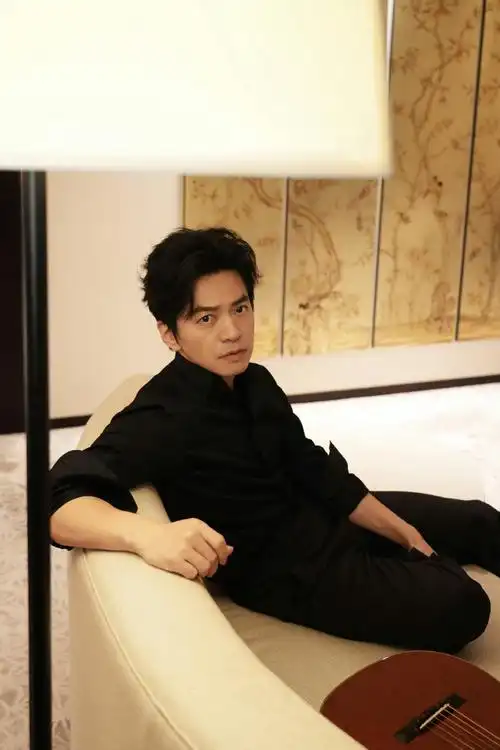 所以李健这么多年已经把"李健"唱成一种风格了,一种可温柔婉转,悠远