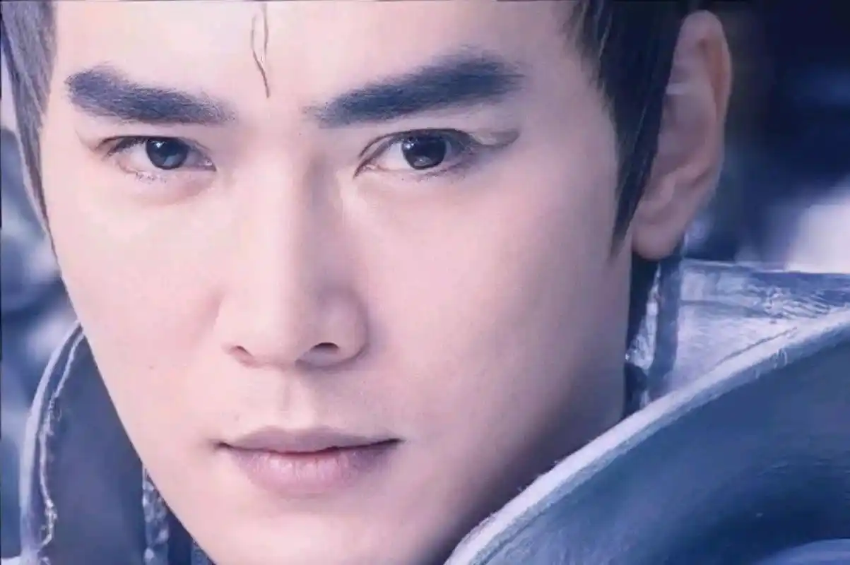 焦恩俊审美有些过了,一张图片引起网友的热议,大呼童年滤镜碎了