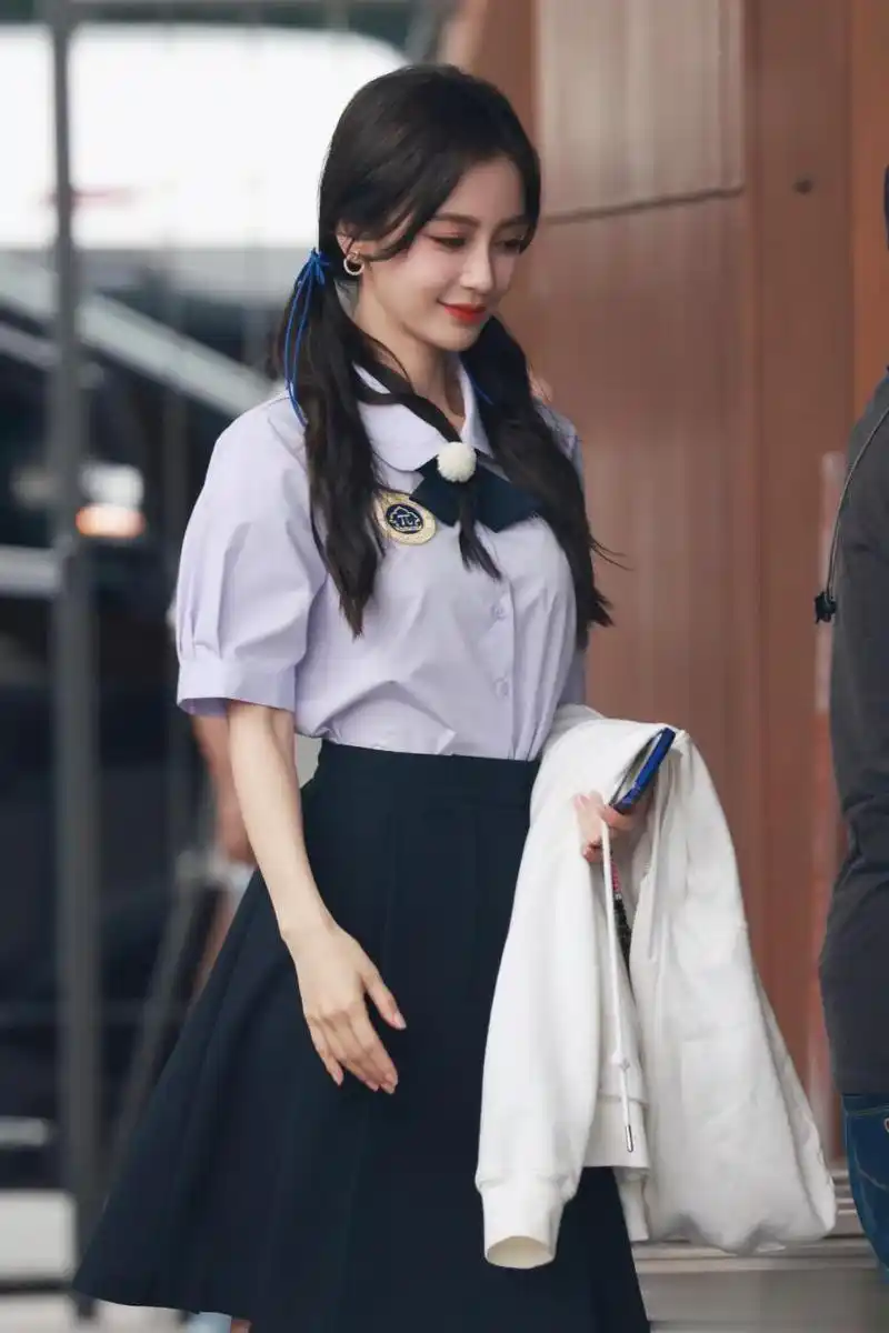 angelababy今日奔跑吧录制路透校服造型 双马尾造型,好美好甜的学姐