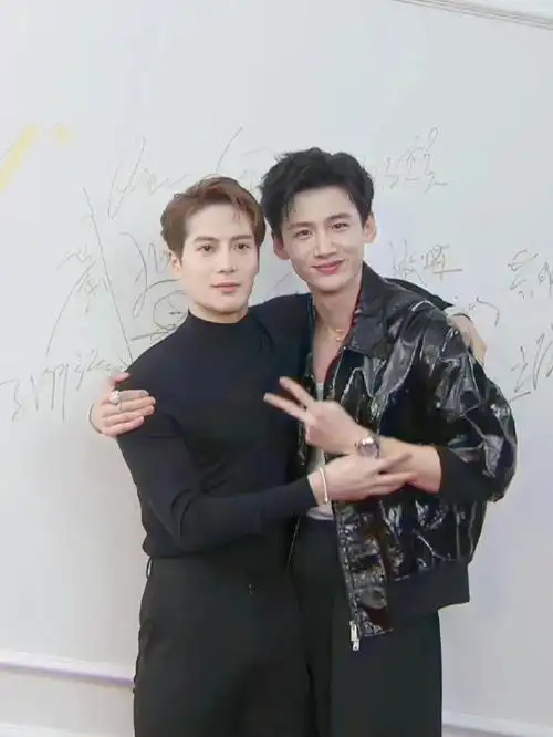 白敬亭,井柏然,王嘉尔这两两组合好像总比三个人在一起更质感