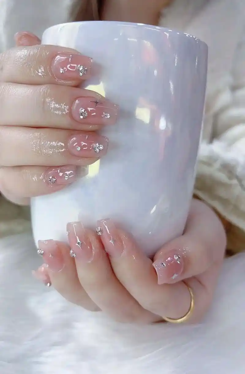 显手白的美甲款式推荐 #真实客照 #短指甲也可以这么美 # - 抖音