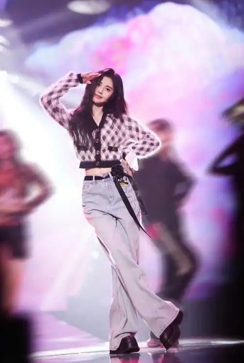 江苏卫视跨年##鞠婧祎彩排