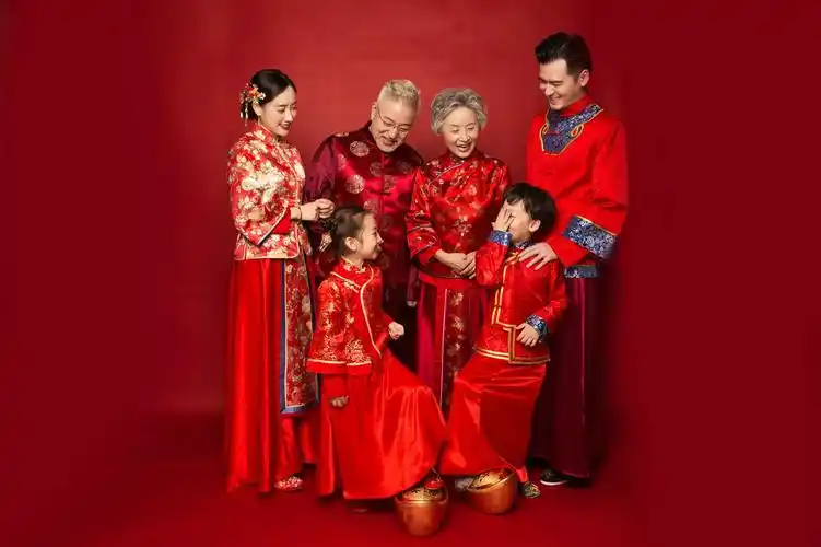 2020新款影楼全家福拍照亲子装时尚一家六口中国风写真摄影服装