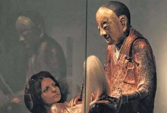 肉身佛3步骤:坐缸,封缸,开缸后致千年不腐(2)