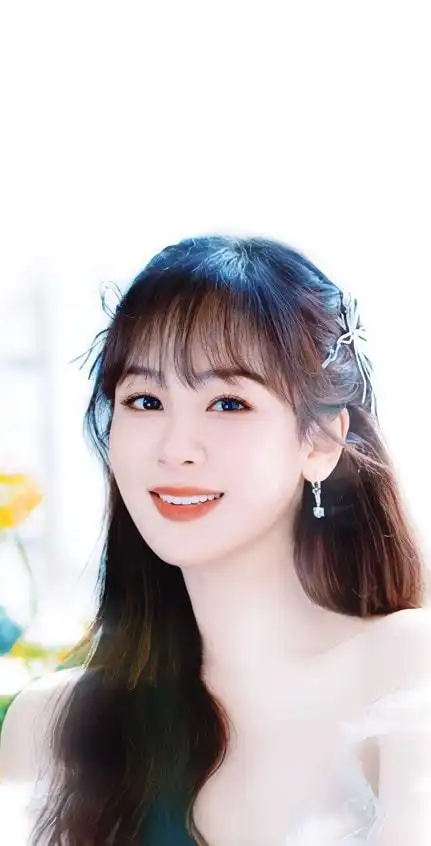 杨紫没刘海的时候还挺惊艳的天庭饱满五官立体美得很自然