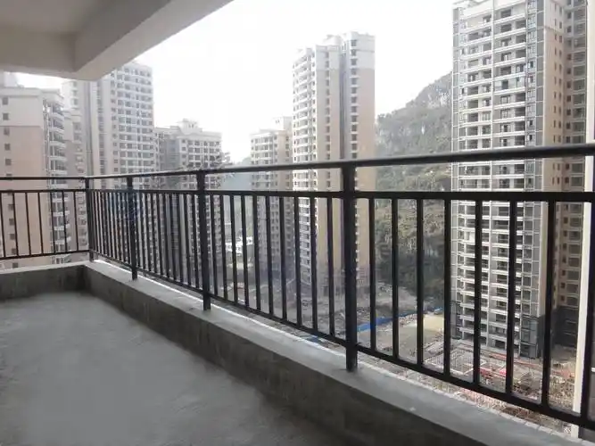 阳台自带的防护栏拆不得?老业主说出大实话,原来很多人做错了!