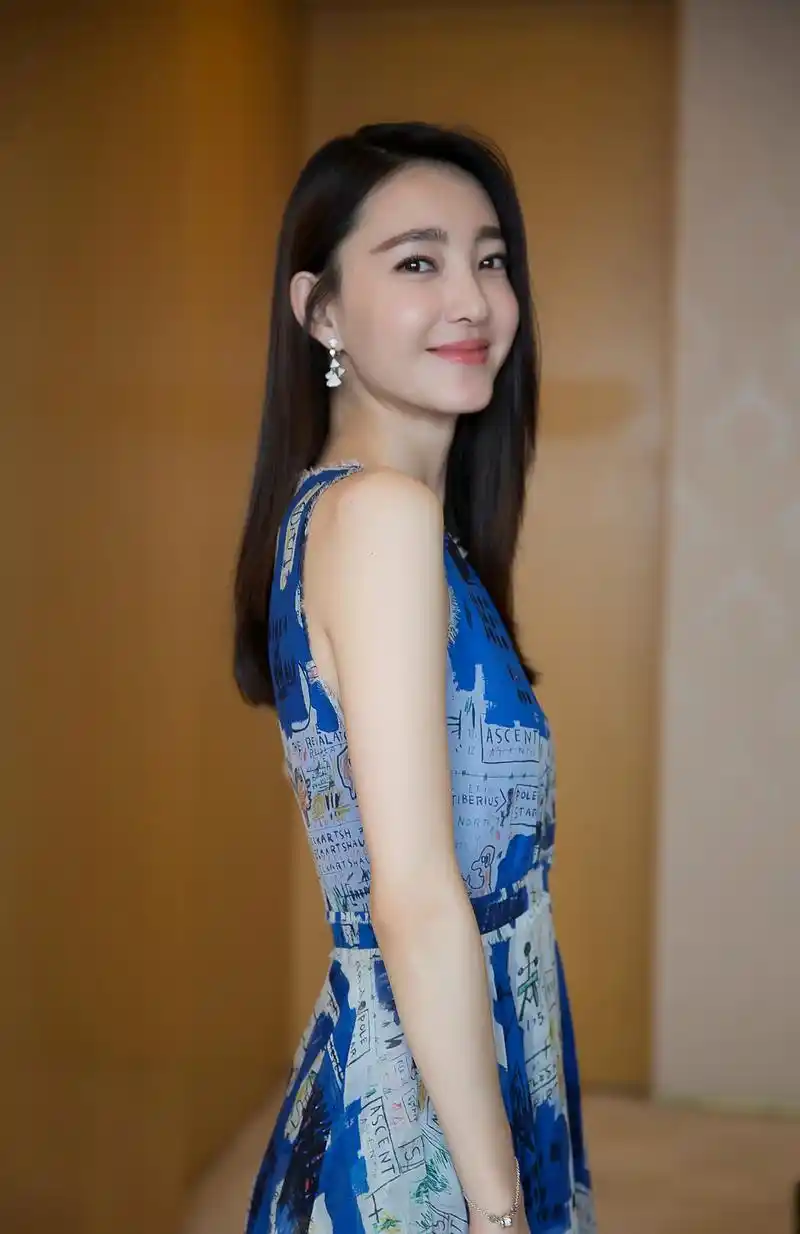 王丽坤写真美图:花容月貌,气质动人