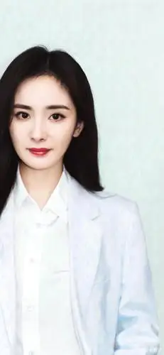 红地毯流行西装配球鞋,杨幂展示单位上班职场装束的正确打开方式