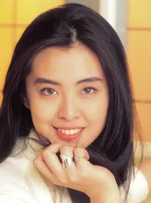 当红时,王祖贤一度与钟楚红,张曼玉,关之琳并称"香港影坛四大名旦".