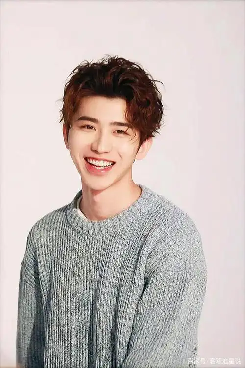 蔡徐坤罕见图片曝光,只要看过的人都说又恋爱了,太可以了!