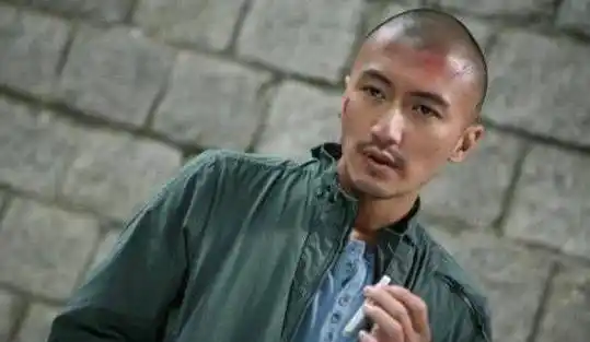 "光头"是考验明星颜值的标杆,刘德华,谢霆锋帅气,她辣眼睛_宁静_发型