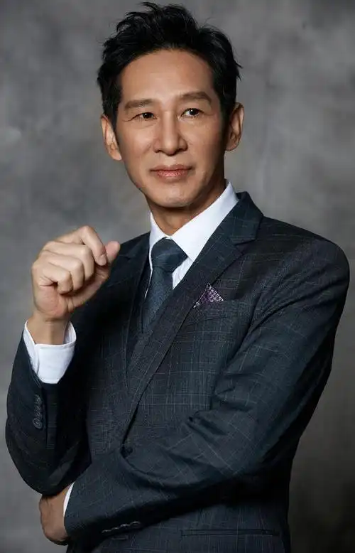 翻红之后爆红的老戏骨——王劲松