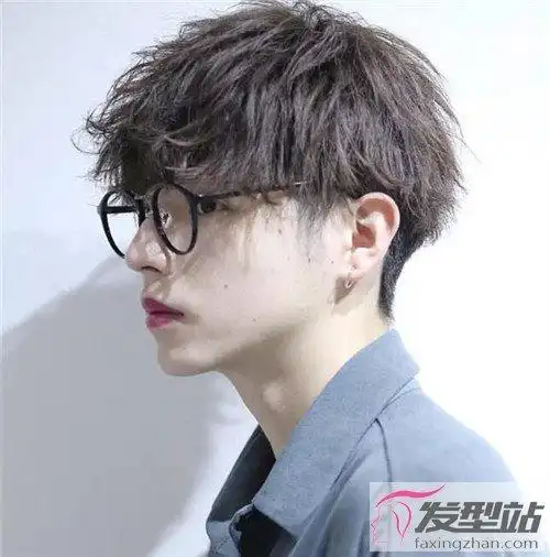 帅气男生烫发 空气烫时髦亮眼