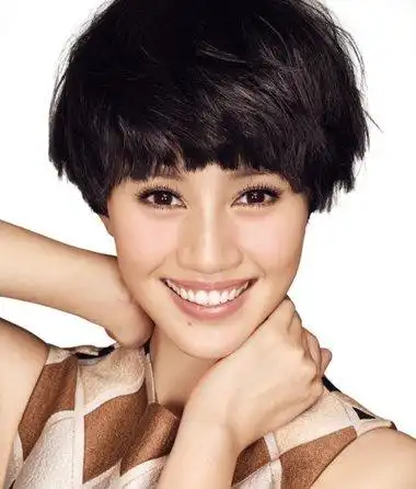 短发适合染什么黑黑色沙宣短发图