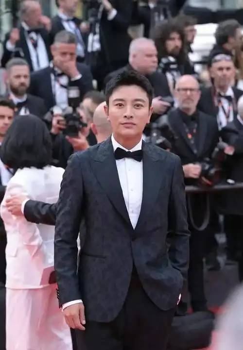 中国演员明星偷税新闻_从"三流演员"到"一流主播",39岁贾乃亮勇闯戛纳
