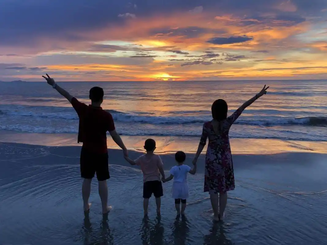 水彩画-一家四口