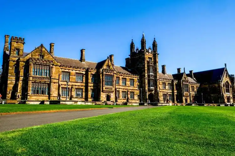 全澳洲最老的悉尼大学商学院勇夺三皇冠