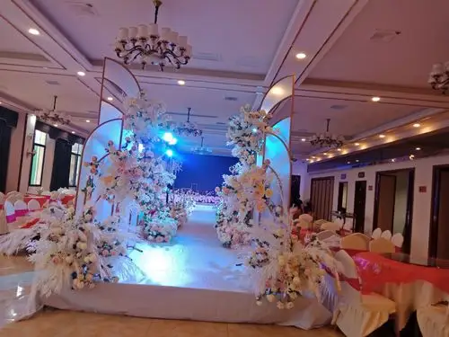 吉时礼成,即时出图 婚礼现场的每一个环节 都与亲朋好友共赏 感动你们