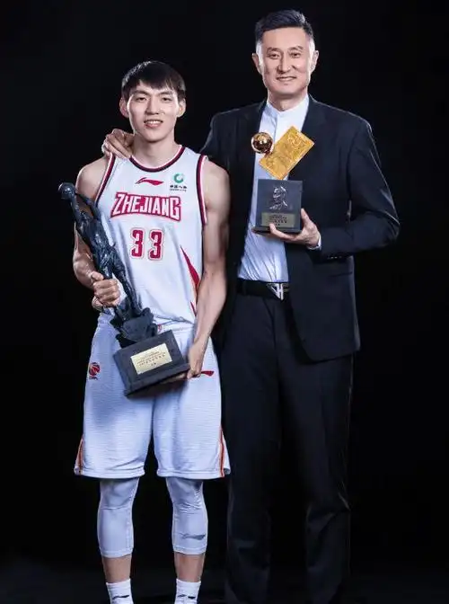 首先是由周琦领衔,再加上周鹏,任骏飞,胡明轩和徐杰,以及吴前,赵岩昊