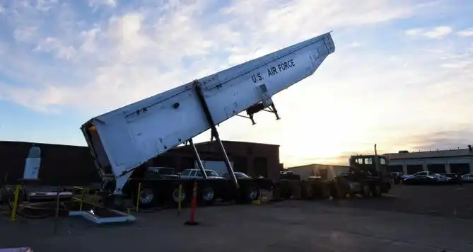 即波音公司生产的"民兵-3"(minuteman iii)导弹