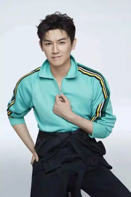 杨旭文运动写真释出 寒冷冬日里的青春朝气__凤凰网