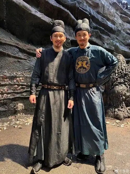 《大唐狄公案》李晨发文告别角色,晒出与周一围"泰坦尼克"合影|李晨