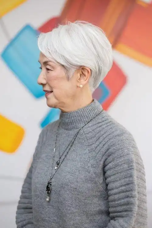 58到88的女性发型这样剪花白头发也很美