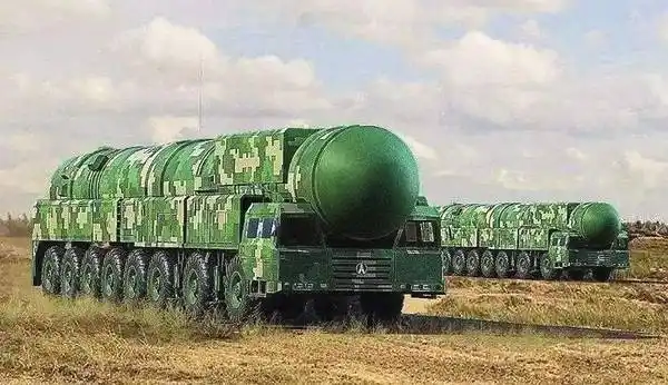 在近距核轰炸下生存 加固型东风41洲际导弹发射车前瞻